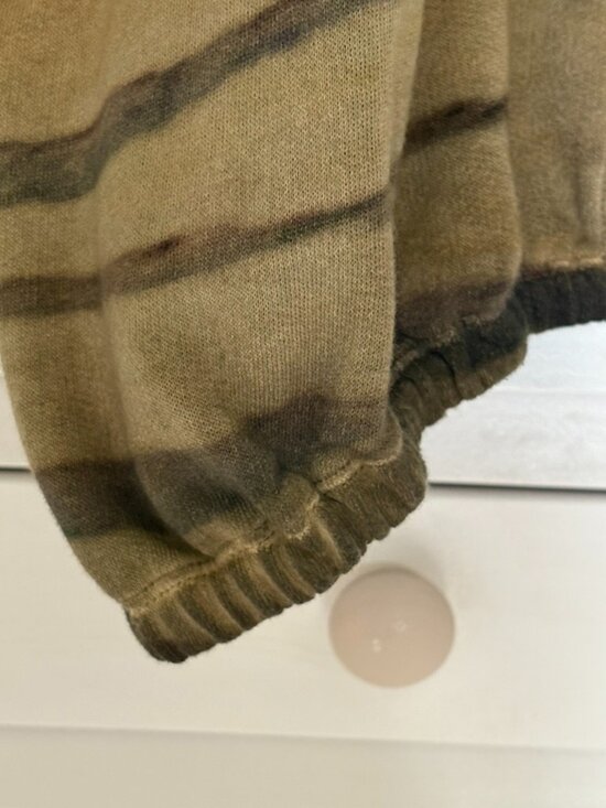 Magnolia Pearl Tiger Capri La Jolla Joggers, Big Cat OS - Picture 6 of 10